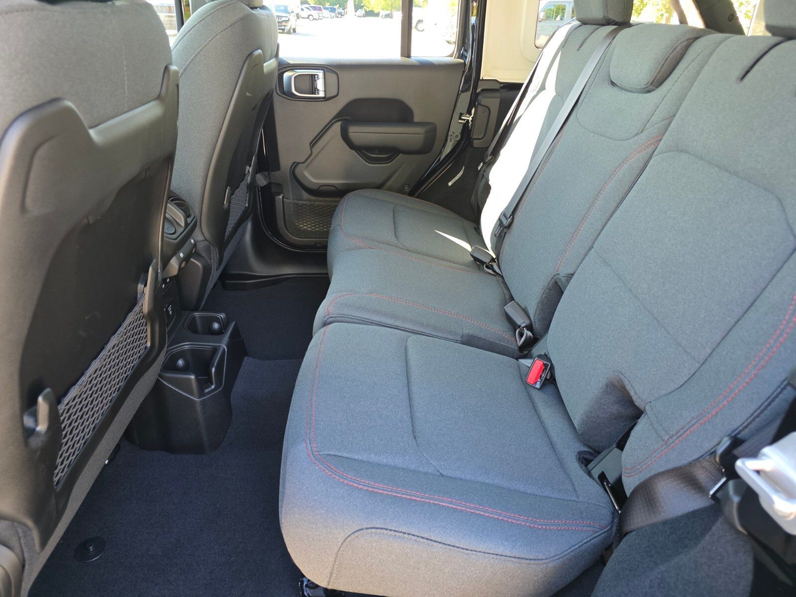 2026 Jeep Wrangler - Photo 8