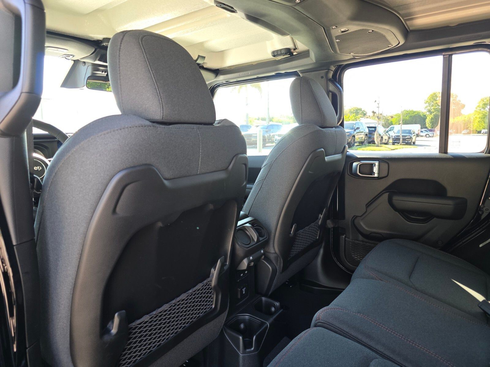 2026 Jeep Wrangler - Photo 9
