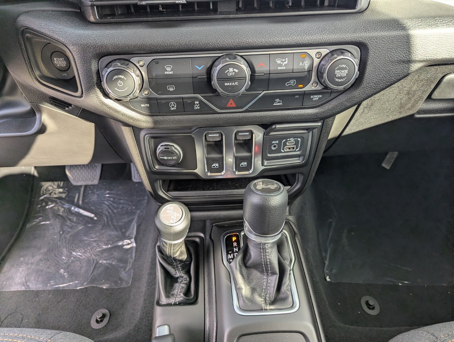 2026 Jeep Wrangler - Photo 13