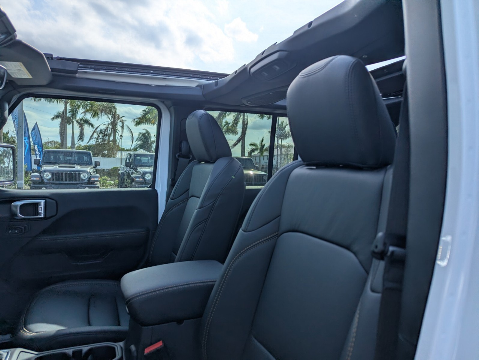 2026 Jeep Wrangler - Photo 12