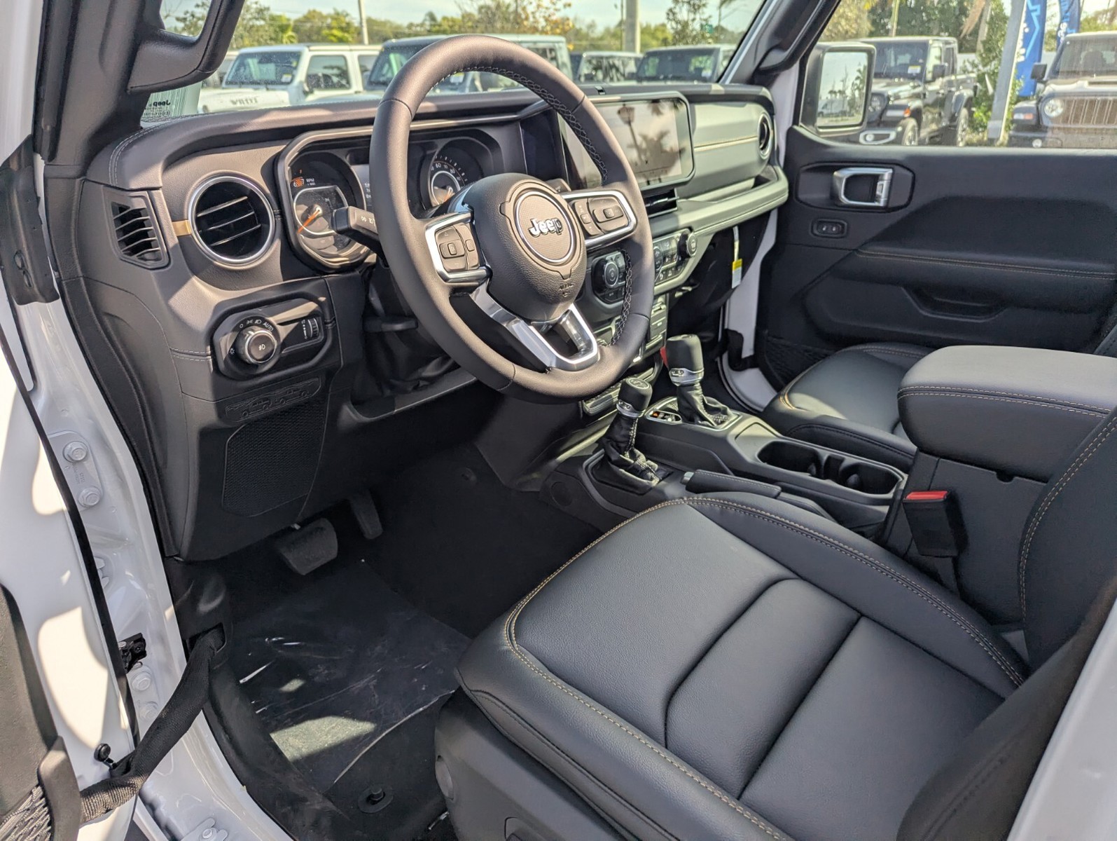 2026 Jeep Wrangler - Photo 14