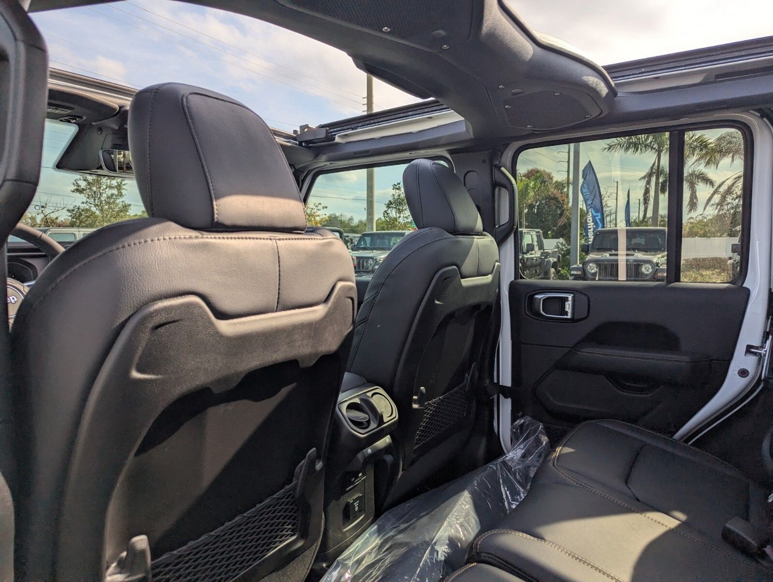 2026 Jeep Wrangler - Photo 9