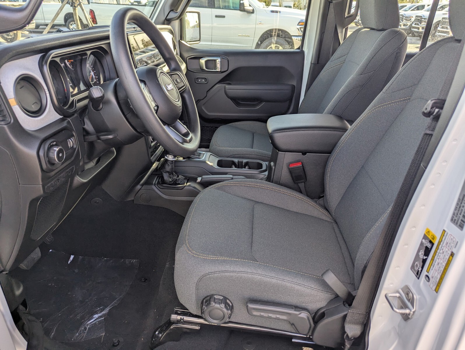 2026 Jeep Wrangler - Photo 12