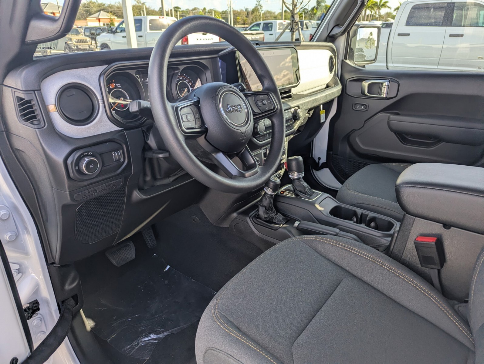 2026 Jeep Wrangler - Photo 13