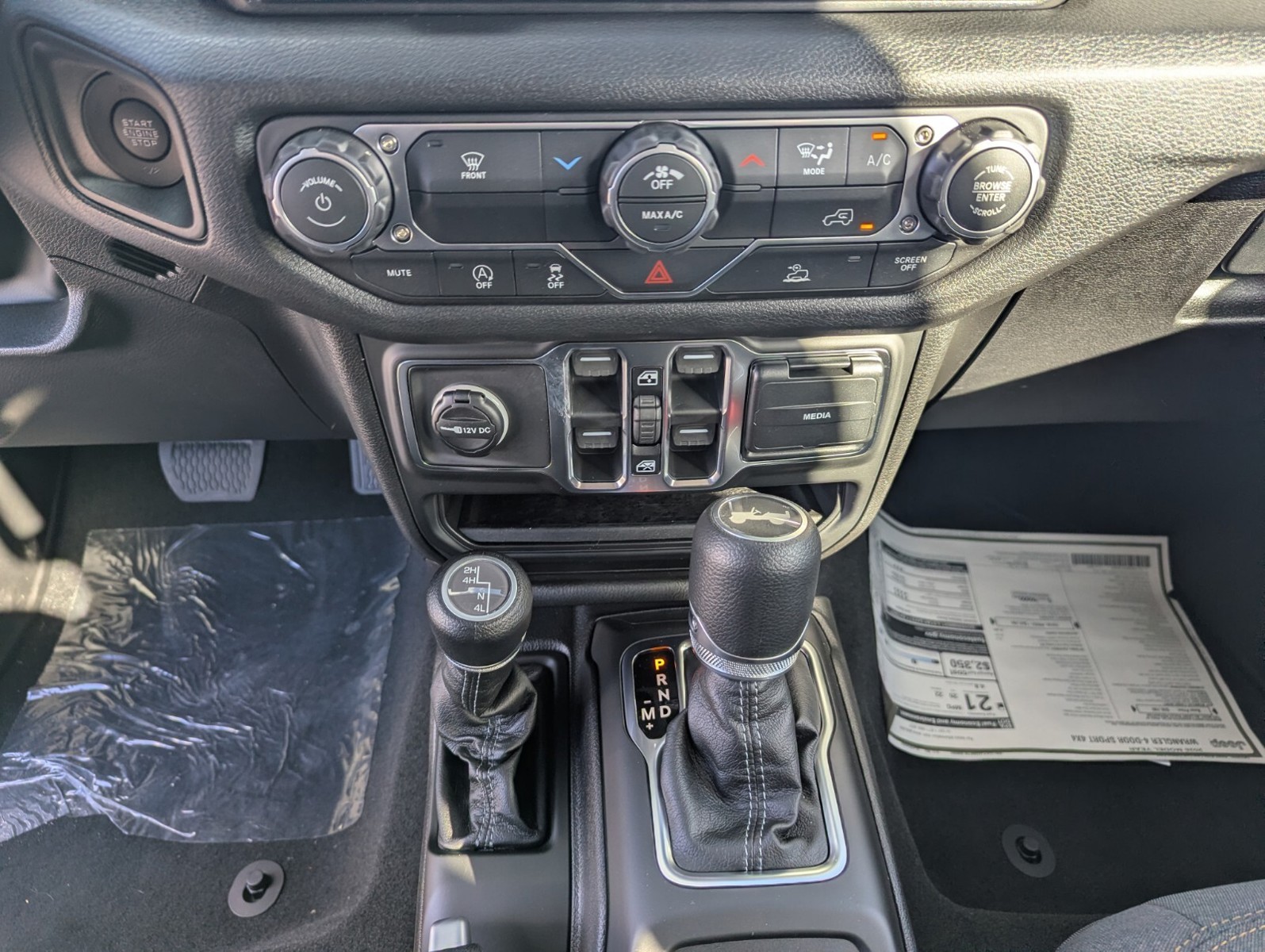 2026 Jeep Wrangler - Photo 15