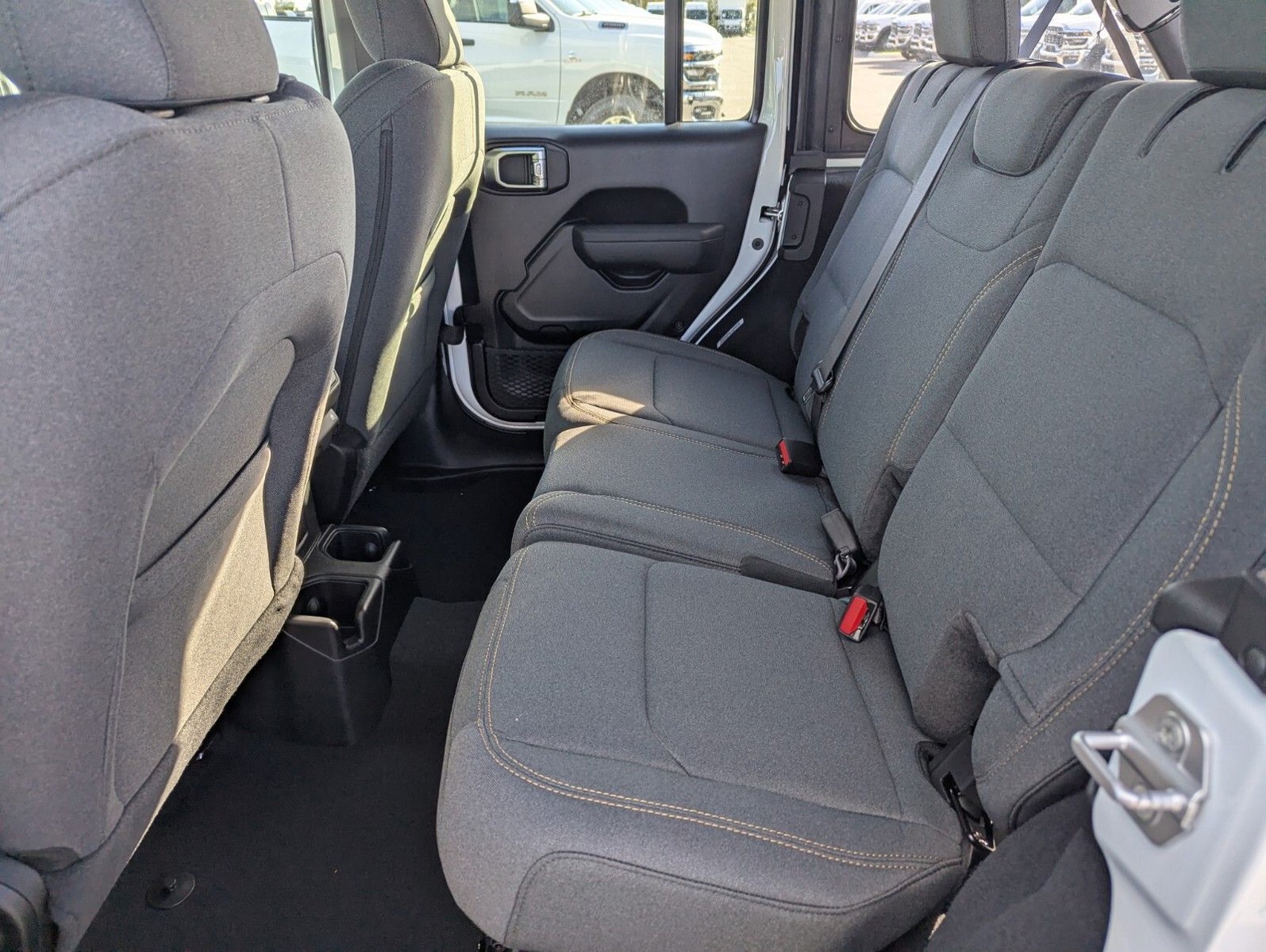 2026 Jeep Wrangler - Photo 8