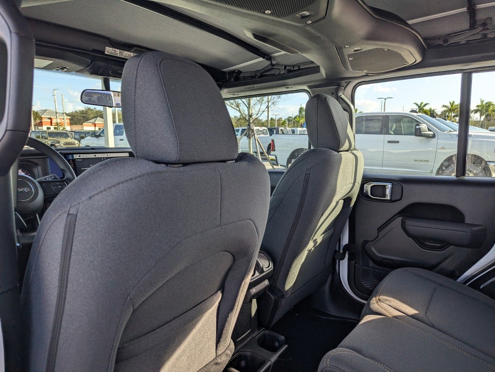2026 Jeep Wrangler - Photo 9