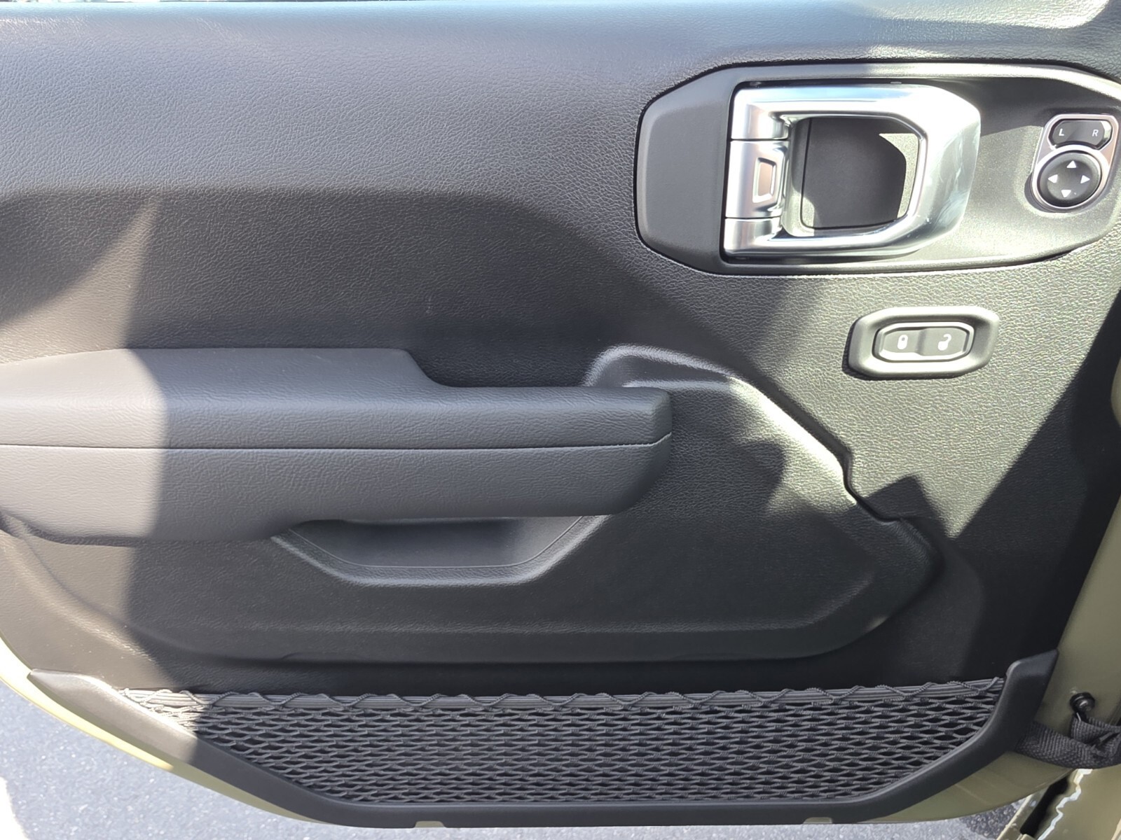 2026 Jeep Wrangler - Photo 15
