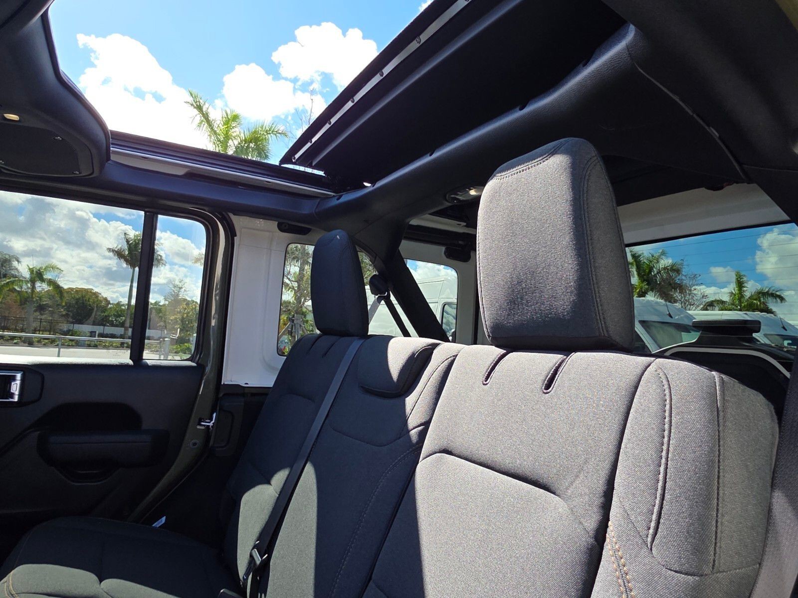 2026 Jeep Wrangler - Photo 7