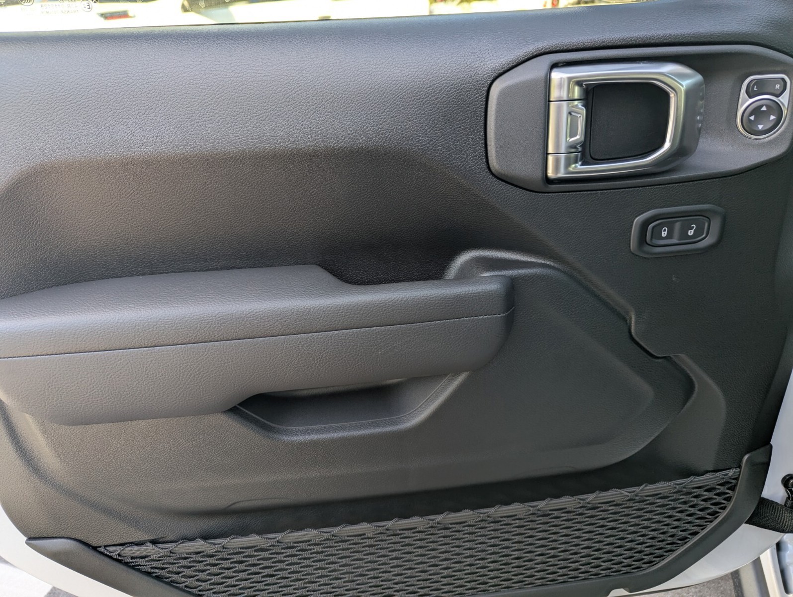 2026 Jeep Wrangler - Photo 14