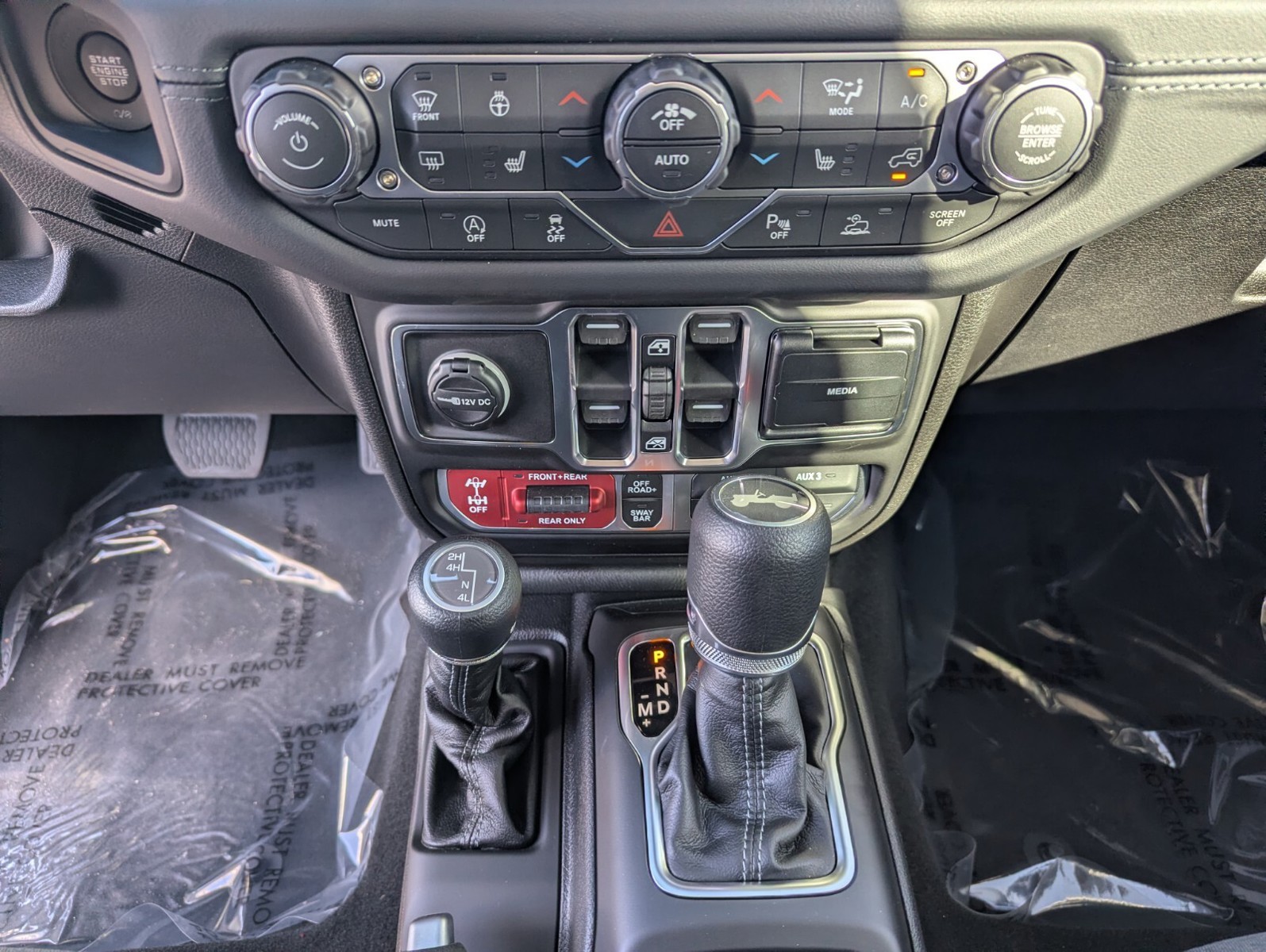 2026 Jeep Wrangler - Photo 15