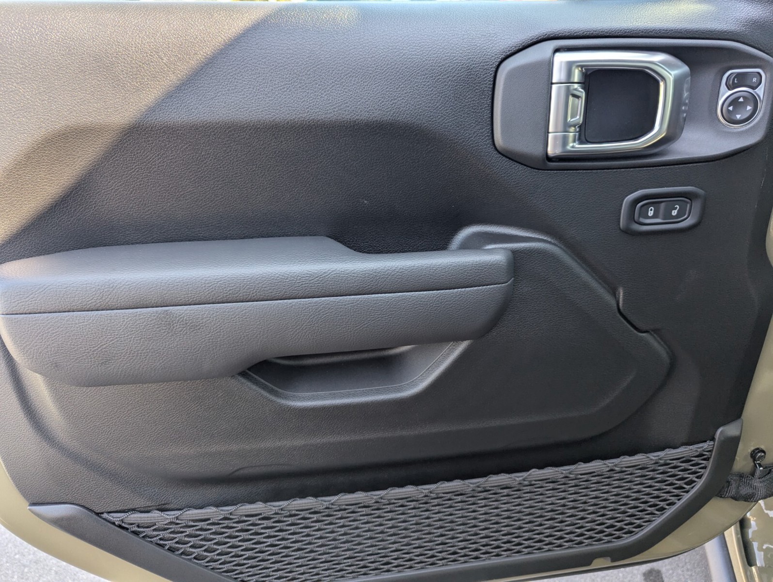 2026 Jeep Wrangler - Photo 14