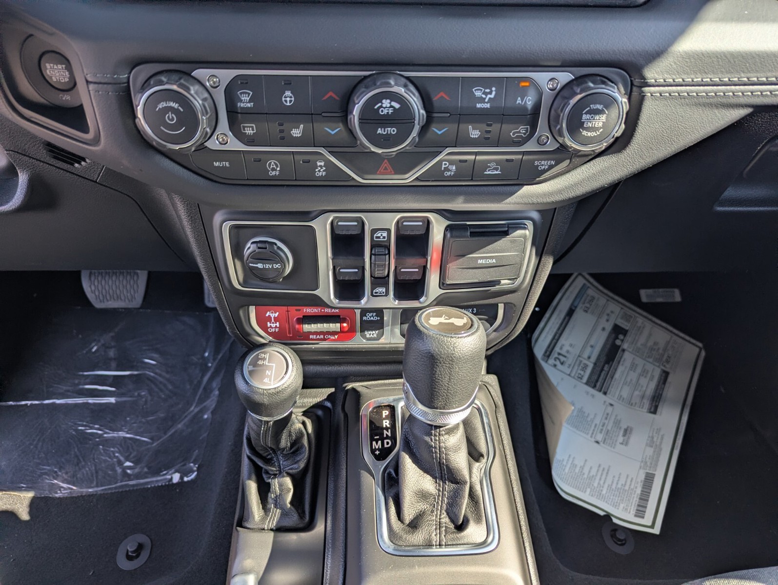 2026 Jeep Wrangler - Photo 15