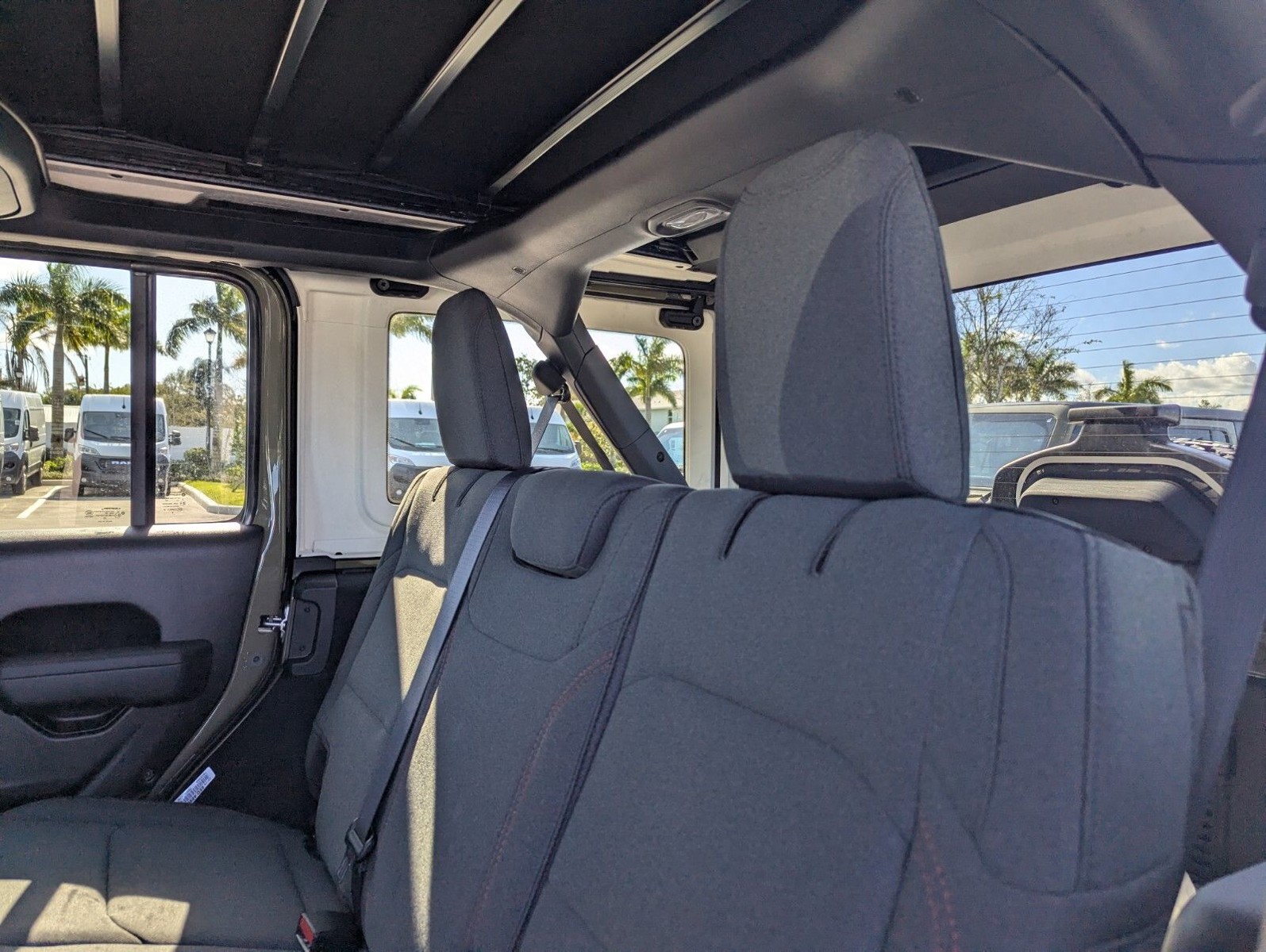 2026 Jeep Wrangler - Photo 7