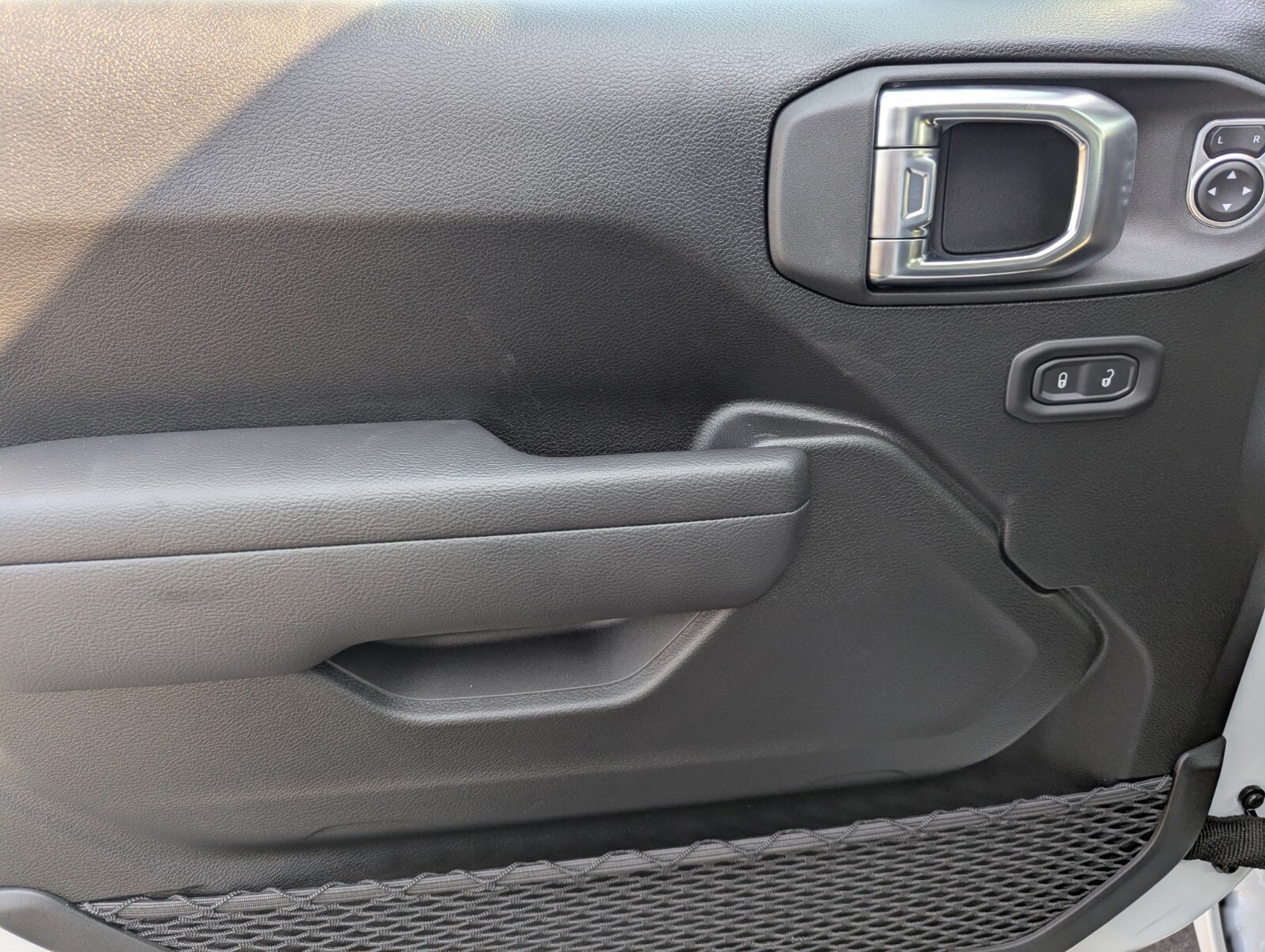 2026 Jeep Wrangler - Photo 14