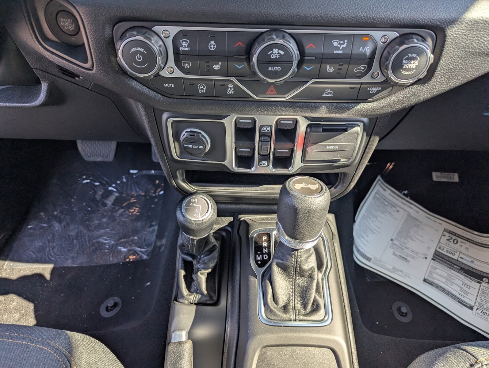 2026 Jeep Wrangler - Photo 15