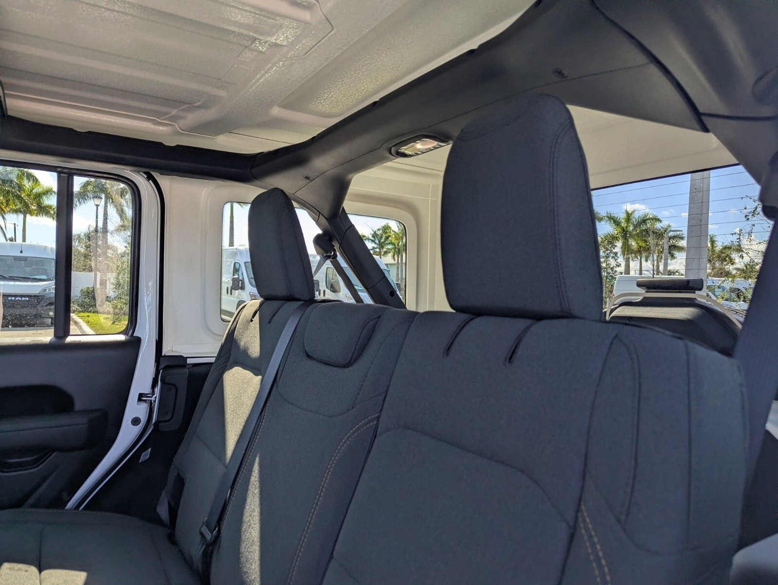 2026 Jeep Wrangler - Photo 7