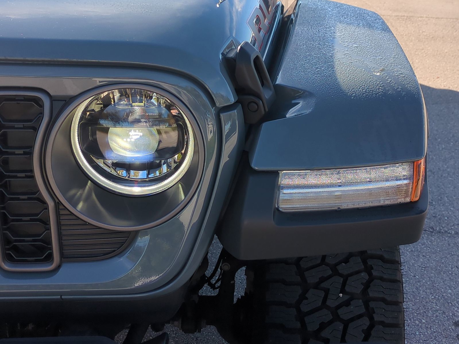 2025 Jeep Gladiator - Photo 11
