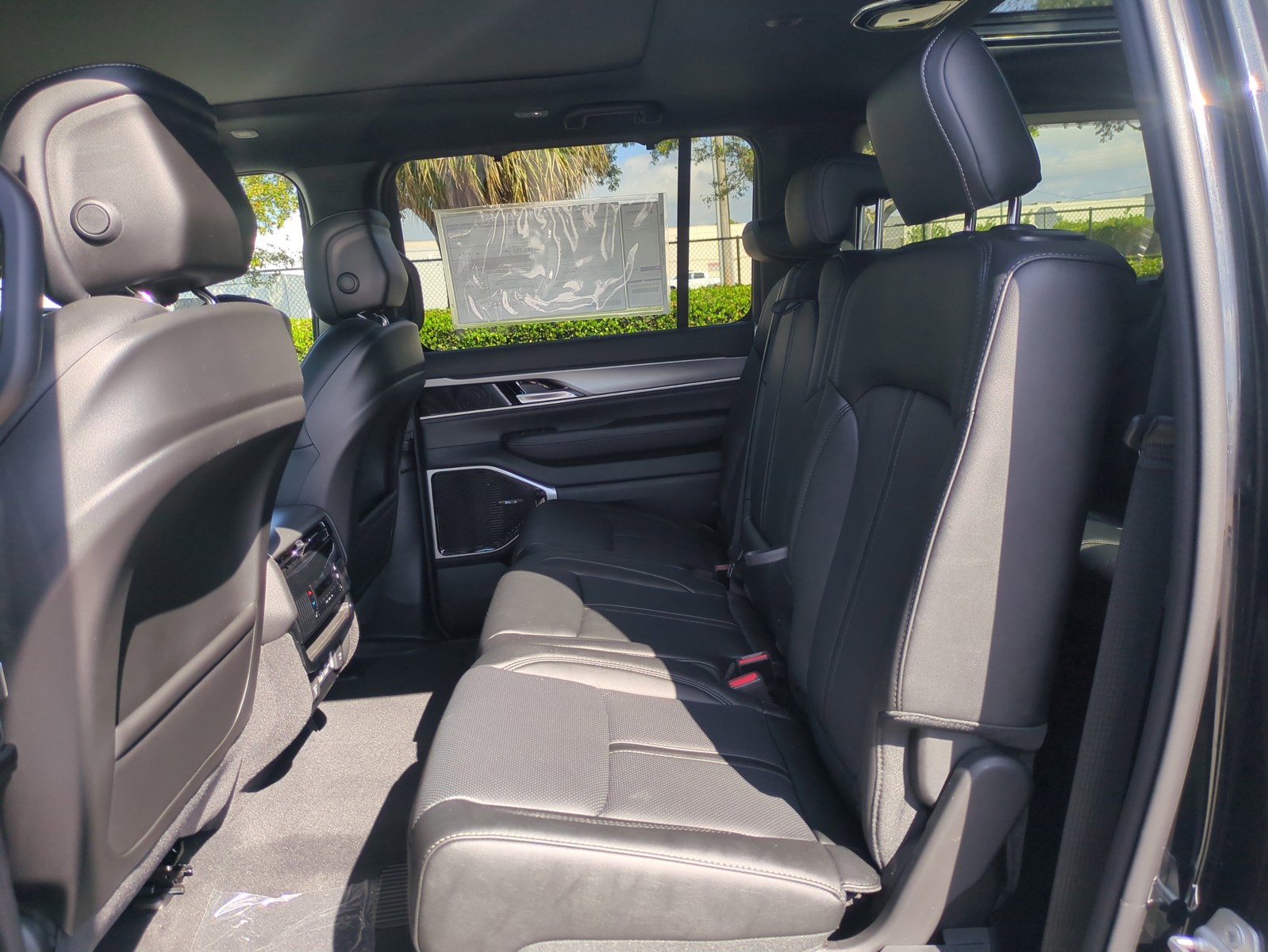 2026 Jeep Grand Wagoneer L - Photo 15