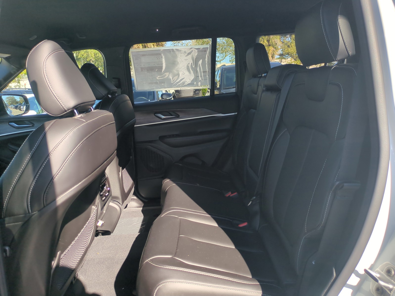 2025 Jeep Grand Cherokee - Photo 15