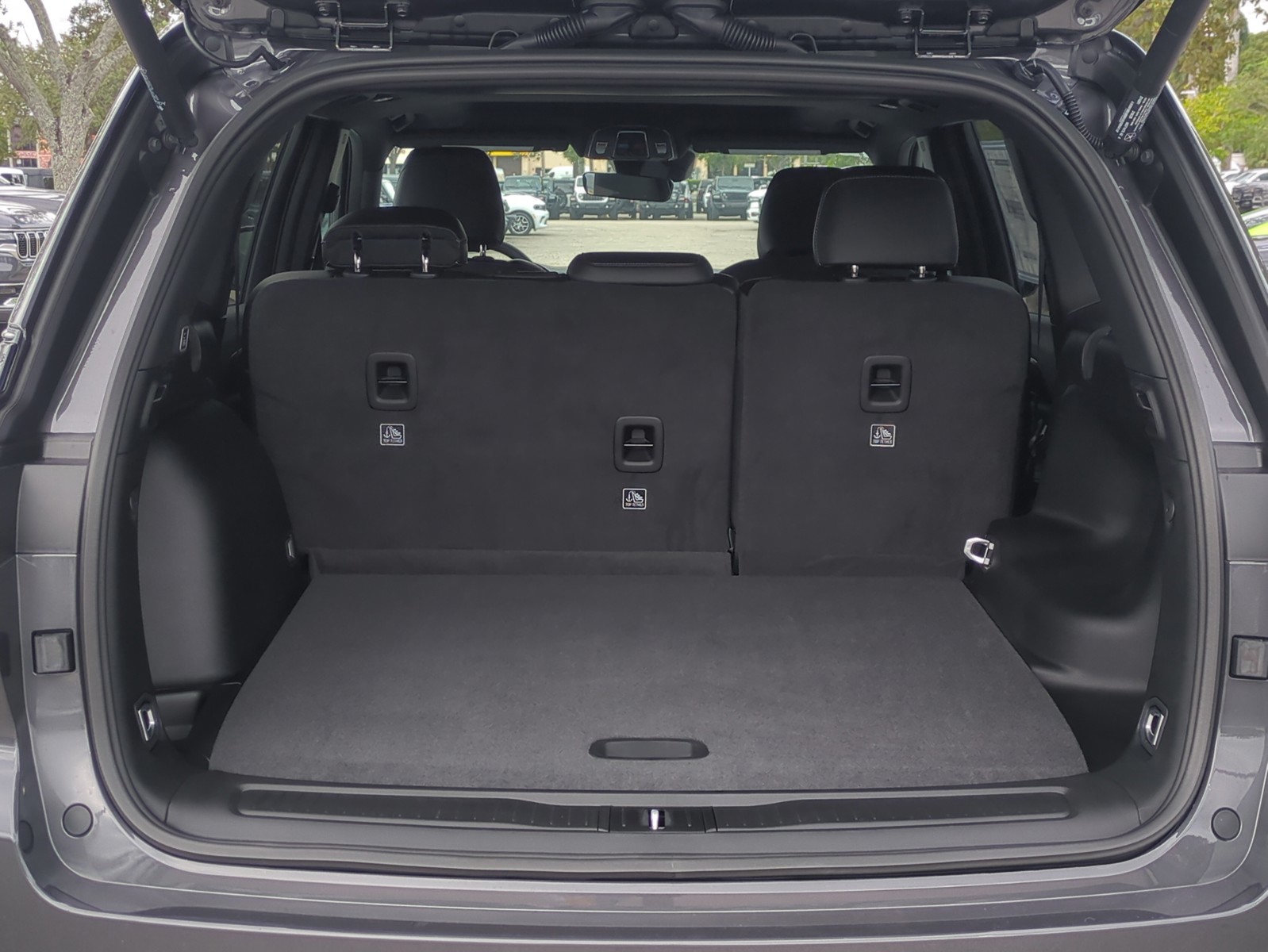 2025 Jeep Grand Cherokee - Photo 13