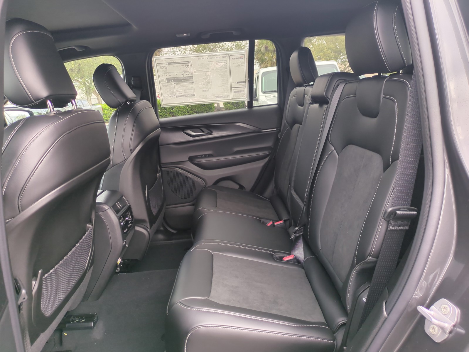 2025 Jeep Grand Cherokee - Photo 15