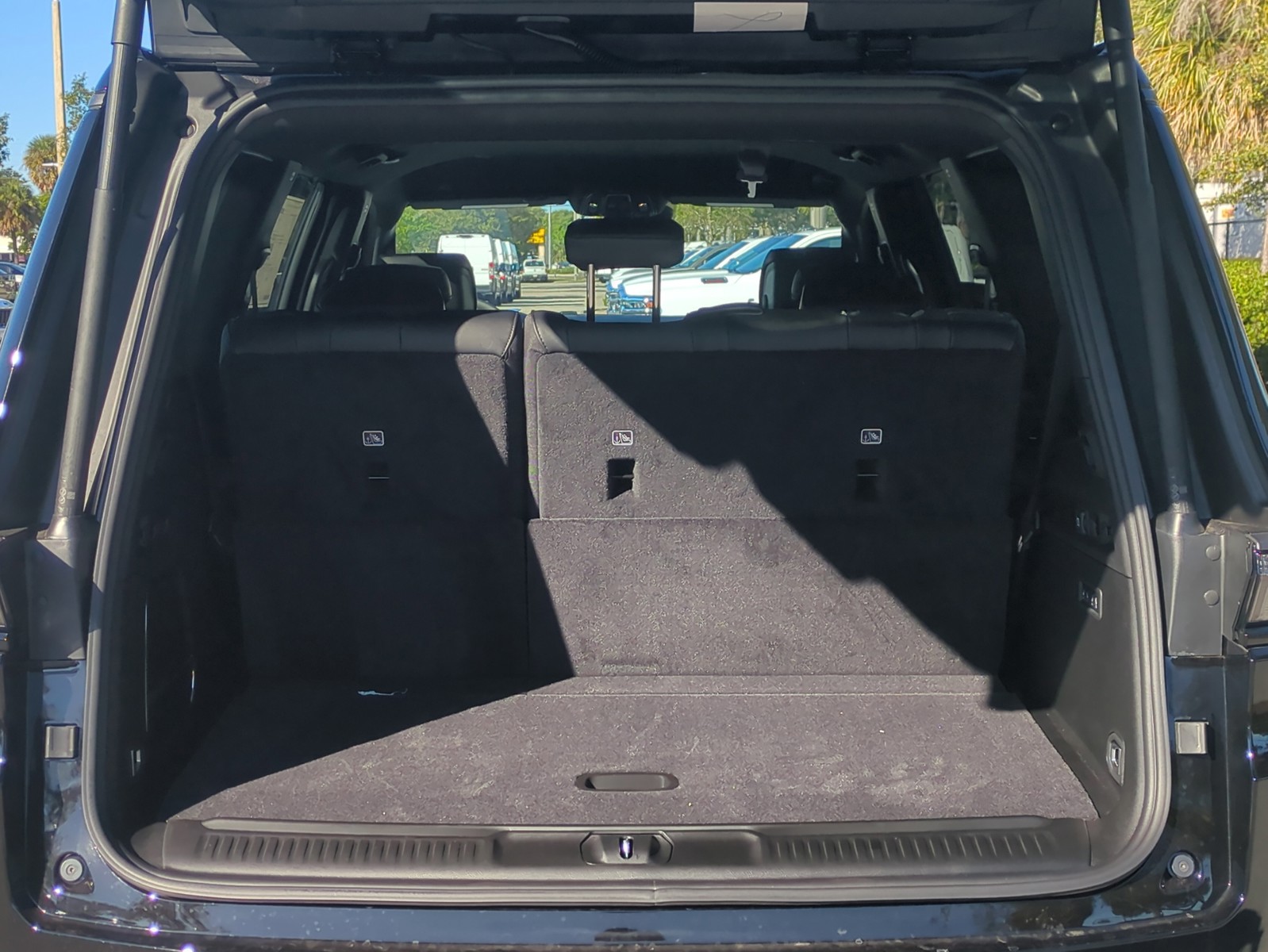 2026 Jeep Grand Wagoneer - Photo 13