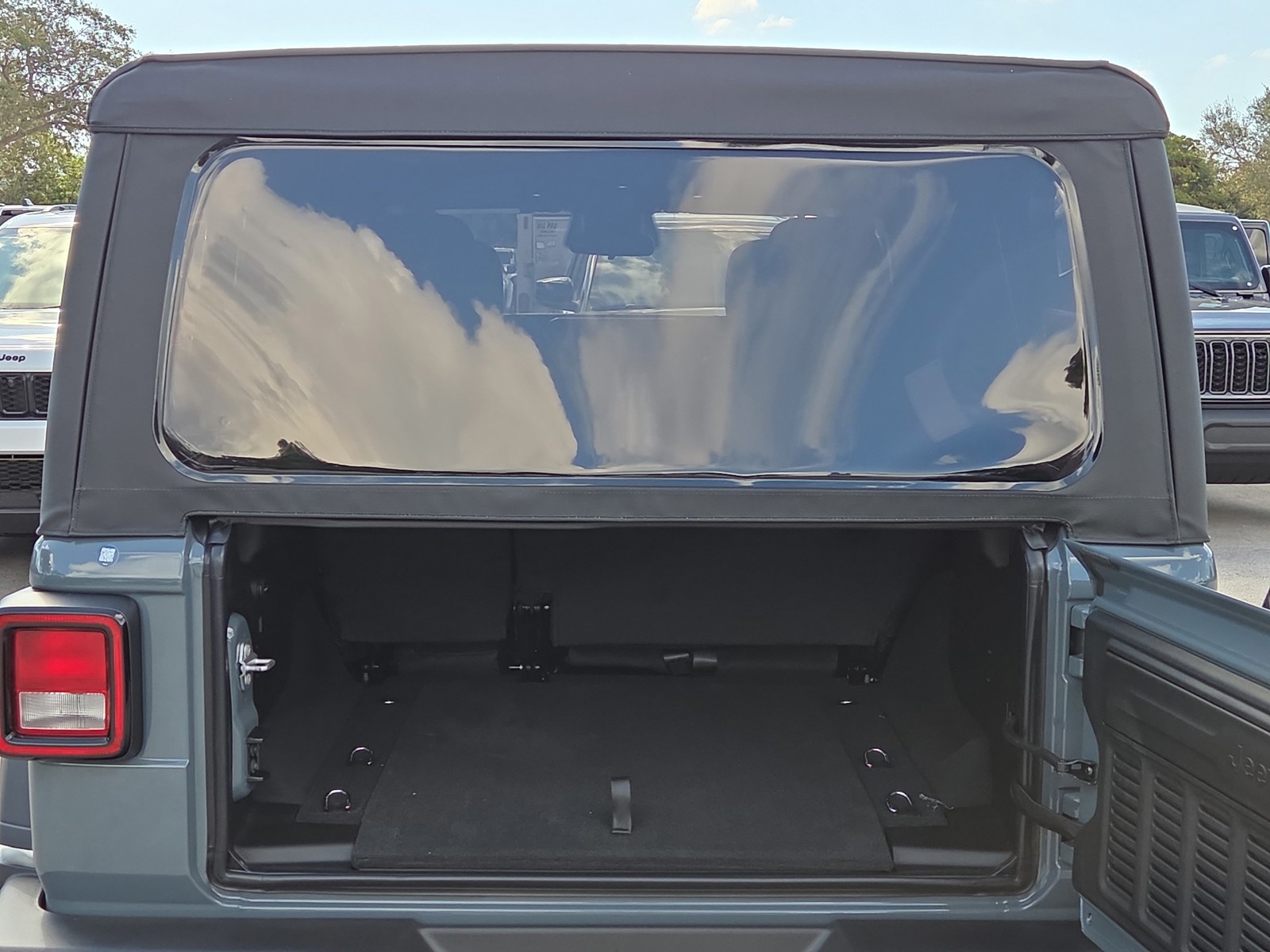 2026 Jeep Wrangler - Photo 15