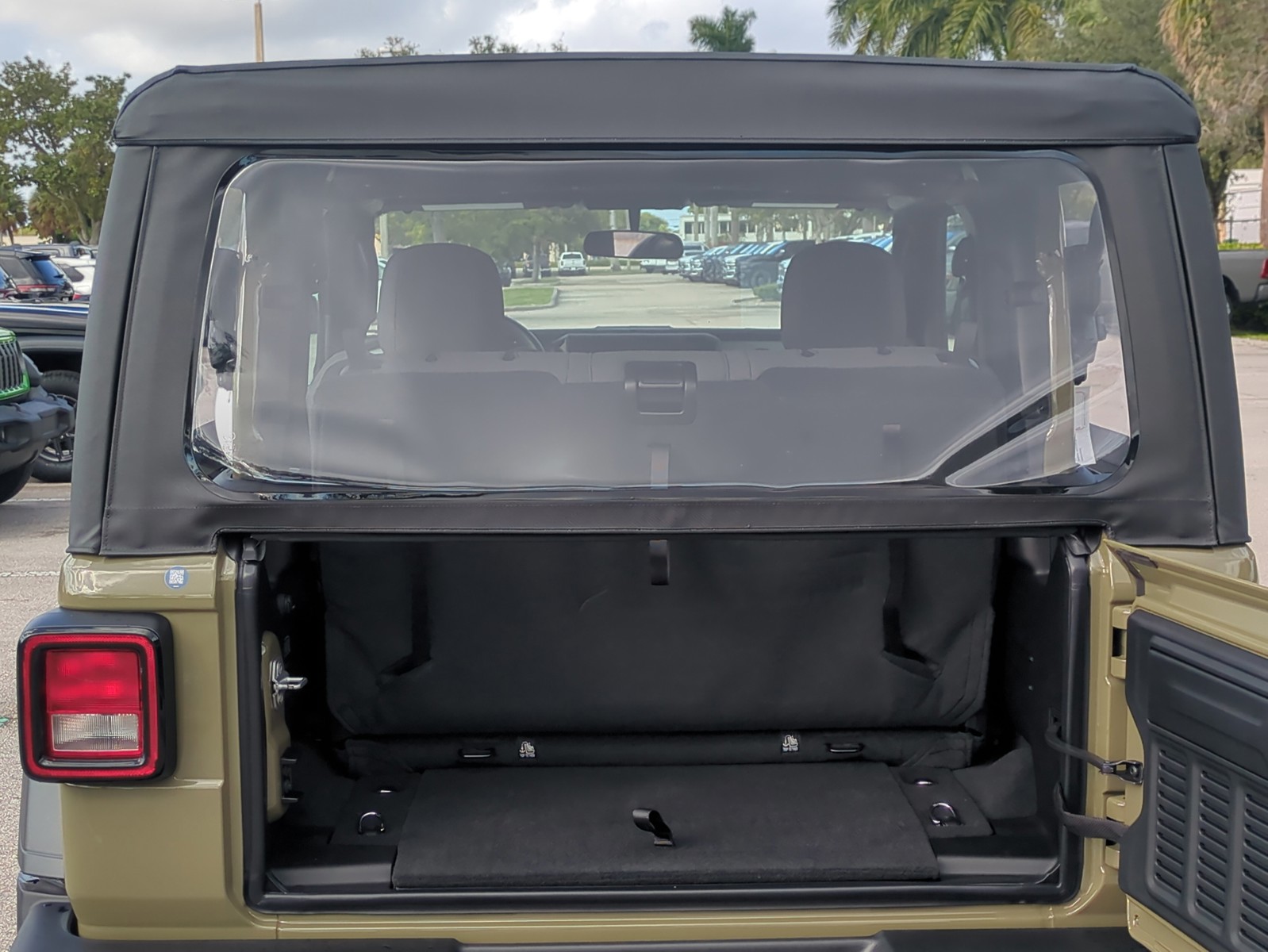 2026 Jeep Wrangler - Photo 15