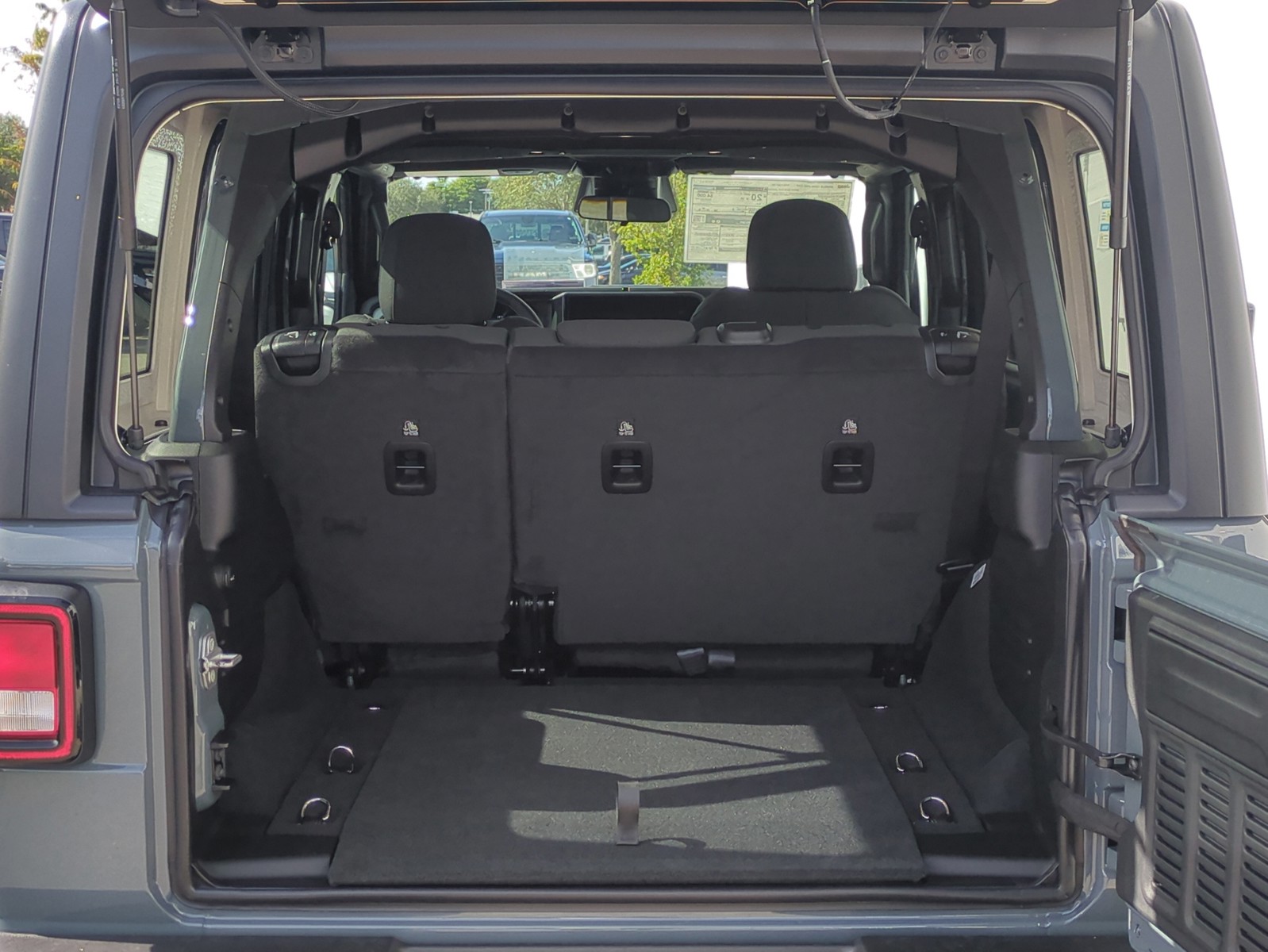 2026 Jeep Wrangler - Photo 15