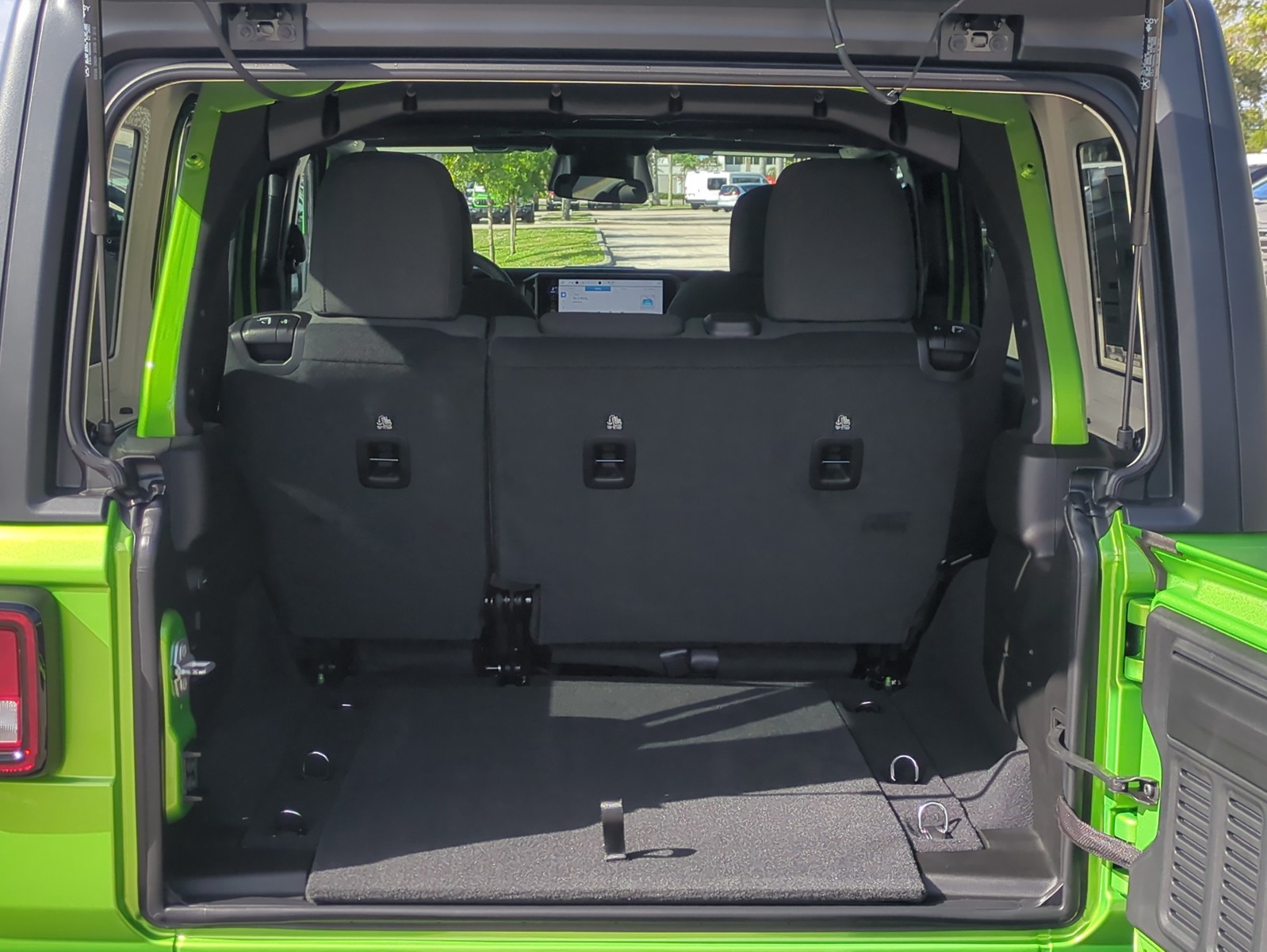 2026 Jeep Wrangler - Photo 15