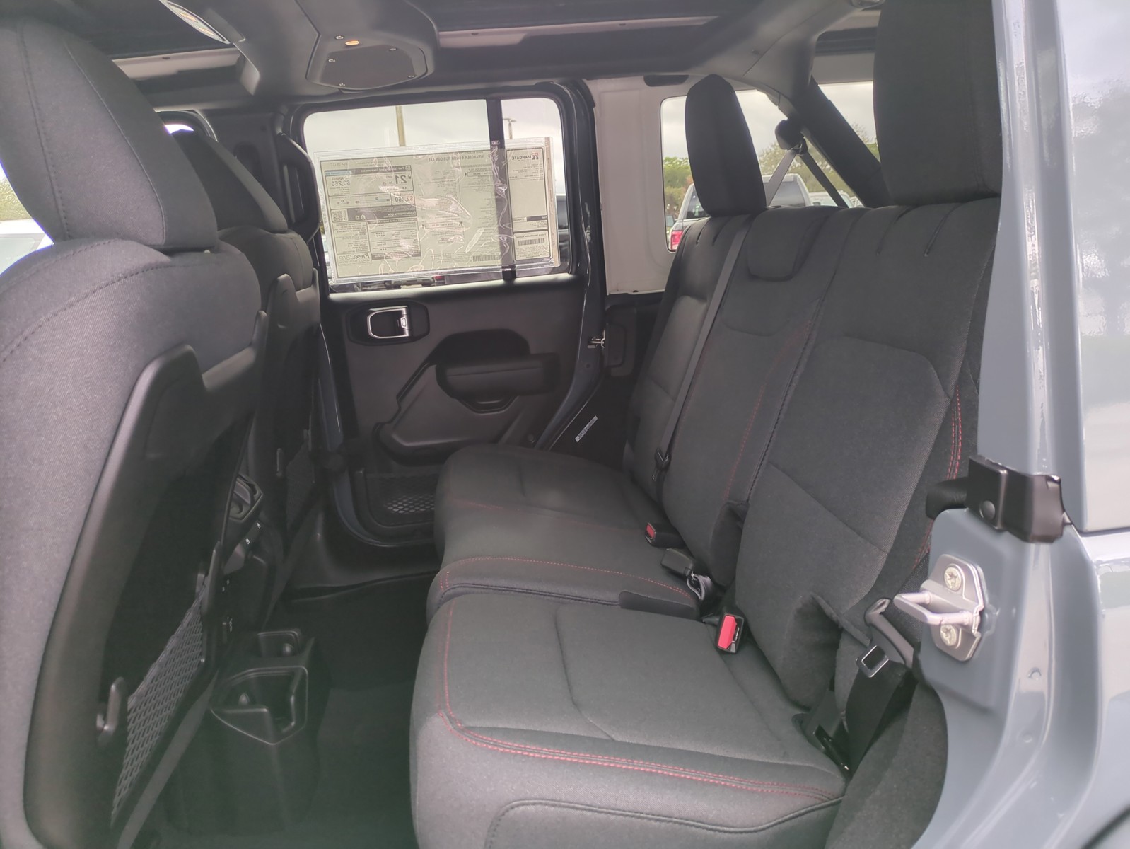 2026 Jeep Wrangler - Photo 15