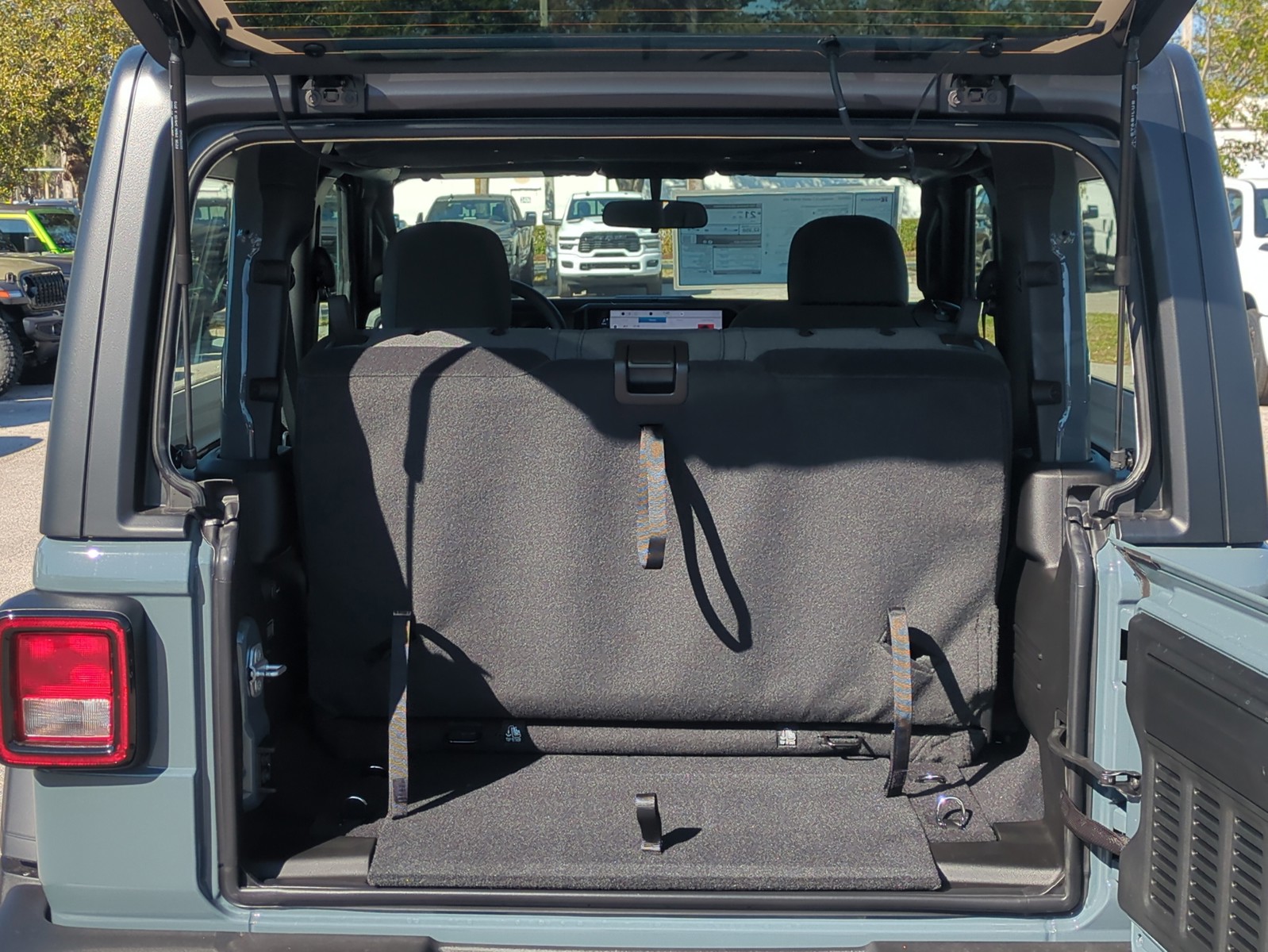 2026 Jeep Wrangler - Photo 15