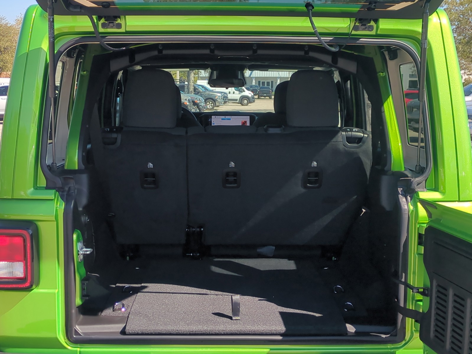 2026 Jeep Wrangler - Photo 15