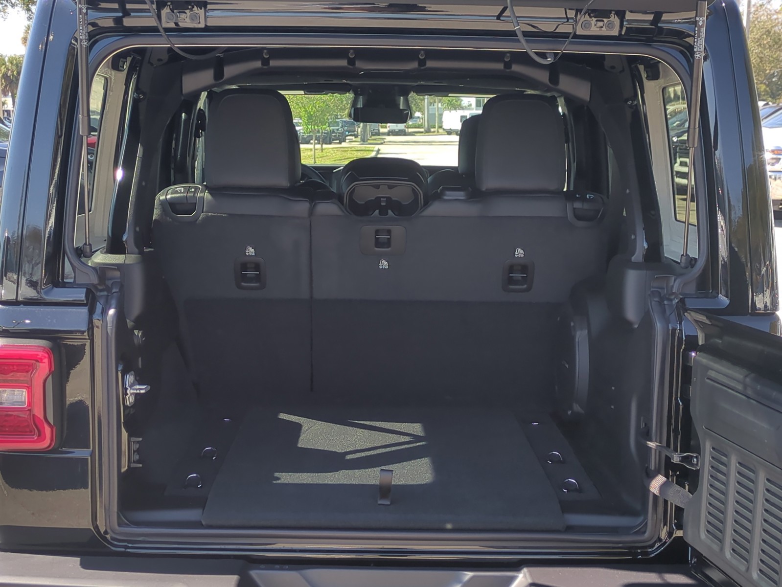 2026 Jeep Wrangler - Photo 13