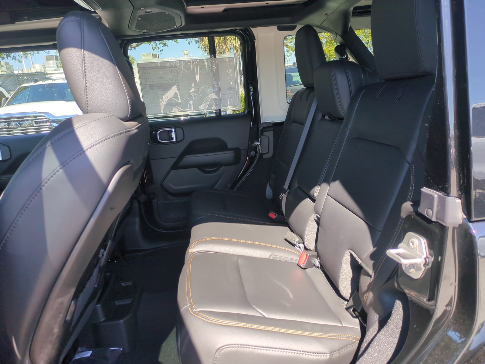 2026 Jeep Wrangler - Photo 14