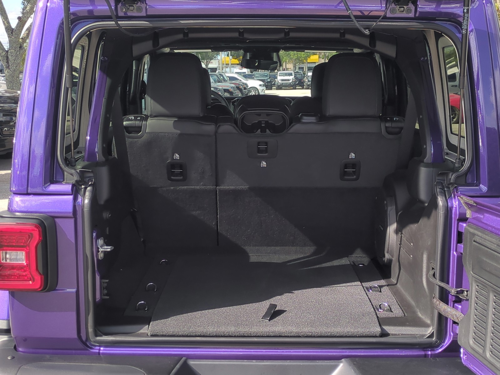 2026 Jeep Wrangler - Photo 14