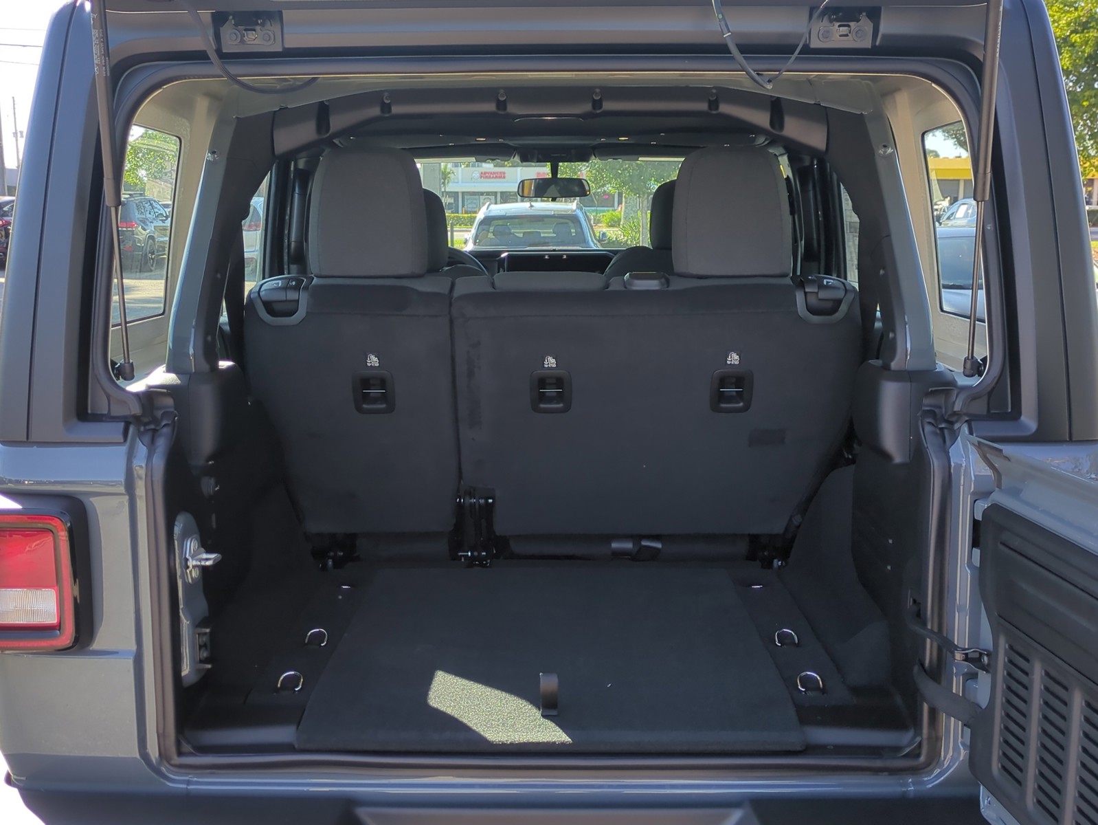 2026 Jeep Wrangler - Photo 15