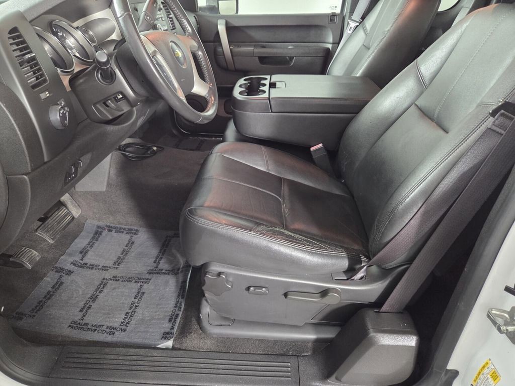 2013 Chevrolet Silverado 3500HD - Photo 10