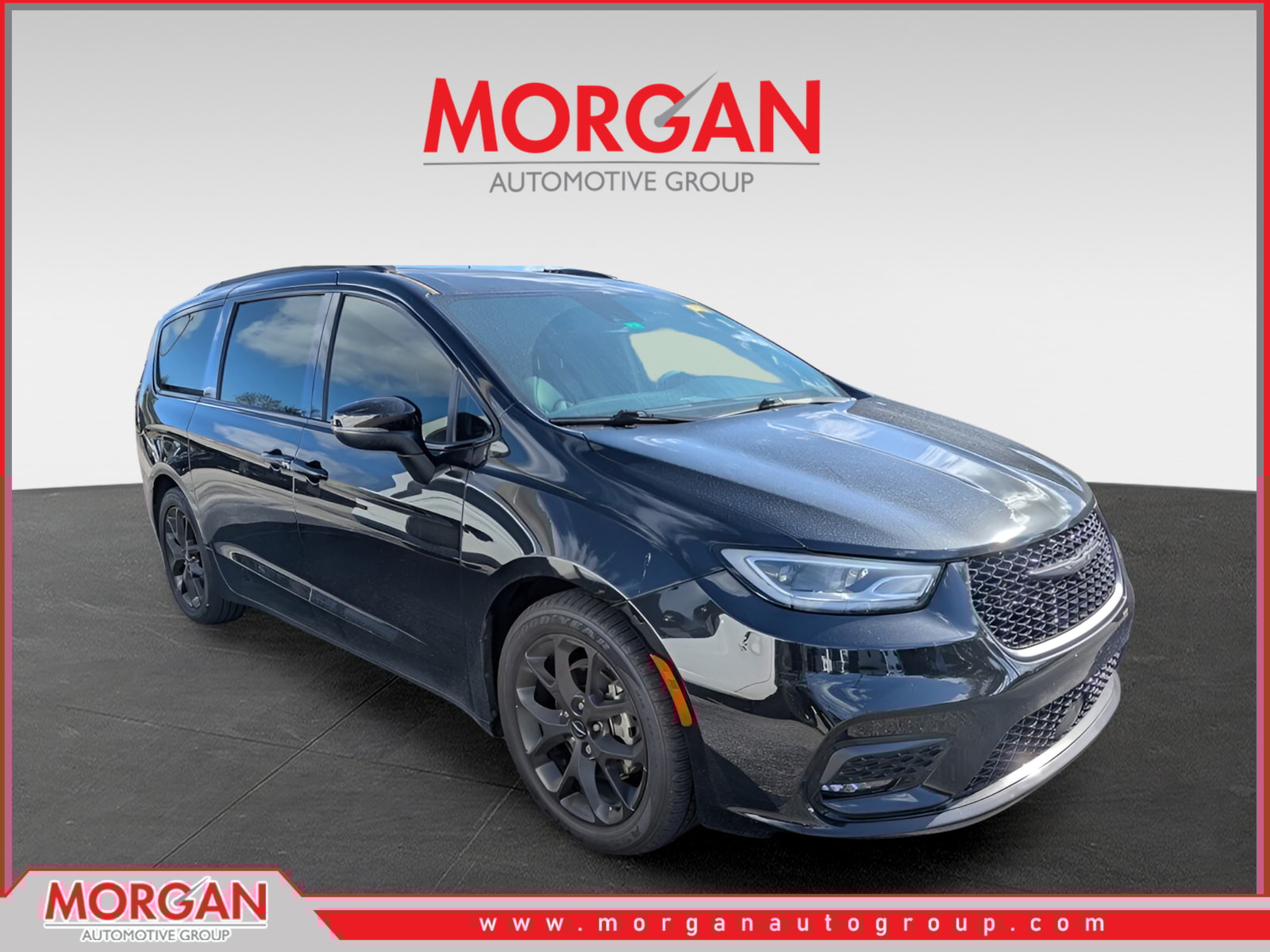 2023 Chrysler Pacifica Touring L's photo