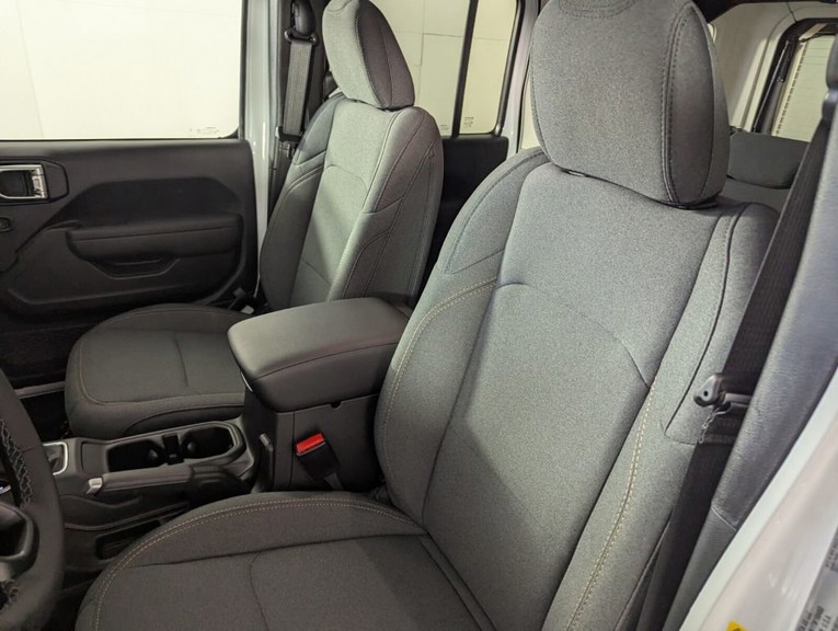 2026 Jeep Wrangler - Photo 11