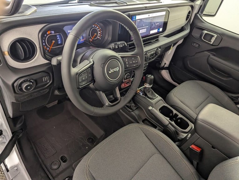 2026 Jeep Wrangler - Photo 12