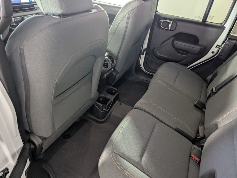 2026 Jeep Wrangler - Photo 15