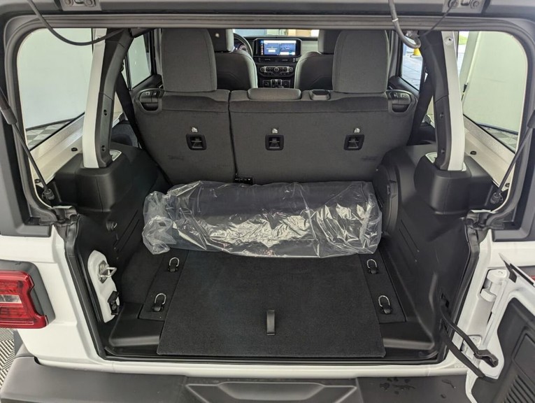 2026 Jeep Wrangler - Photo 17