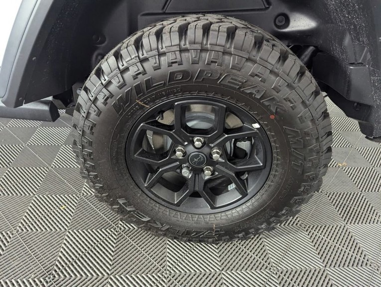 2026 Jeep Wrangler - Photo 18