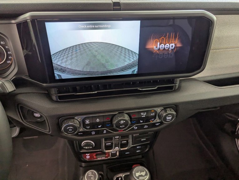 2026 Jeep Wrangler - Photo 23