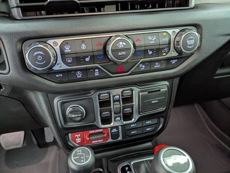 2026 Jeep Wrangler - Photo 24