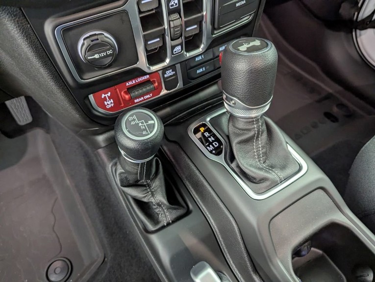 2026 Jeep Wrangler - Photo 25
