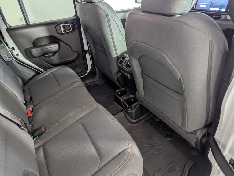 2026 Jeep Wrangler - Photo 31