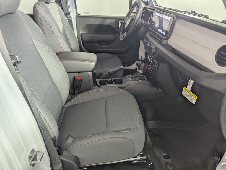 2026 Jeep Wrangler - Photo 33